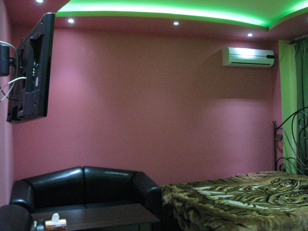 Princ Plaza Hotel Jereván Szoba fotó