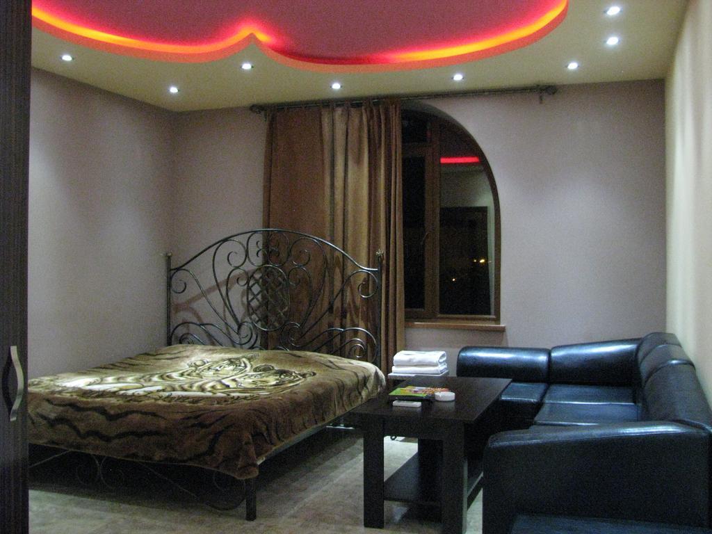 Princ Plaza Hotel Jereván Szoba fotó