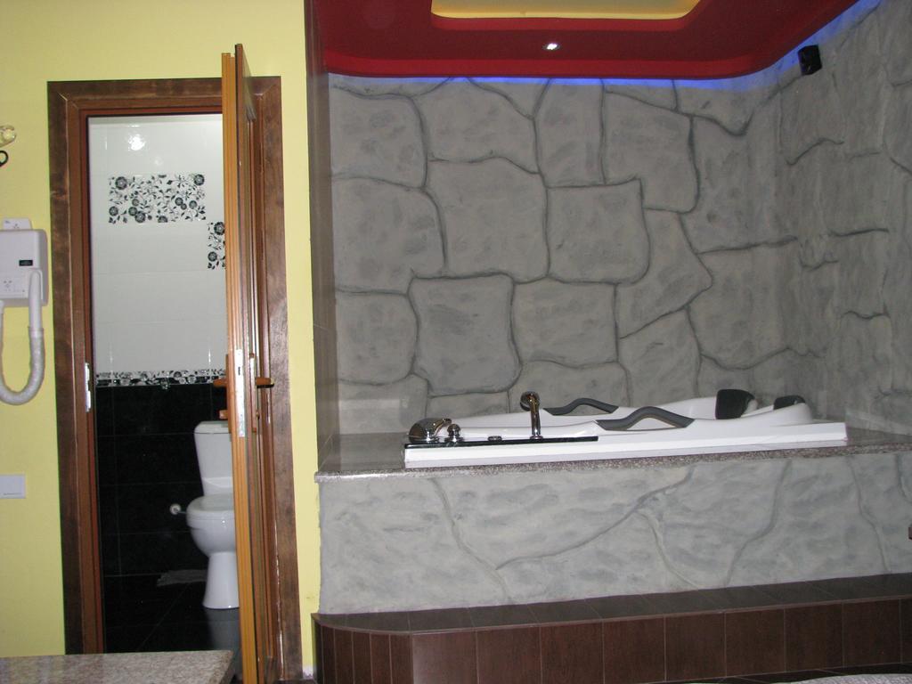 Princ Plaza Hotel Jereván Szoba fotó