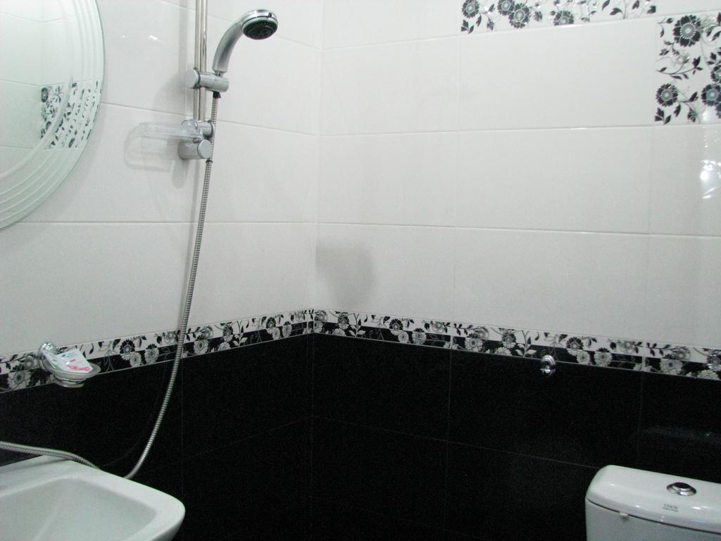 Princ Plaza Hotel Jereván Szoba fotó