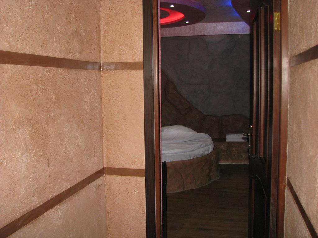 Princ Plaza Hotel Jereván Szoba fotó