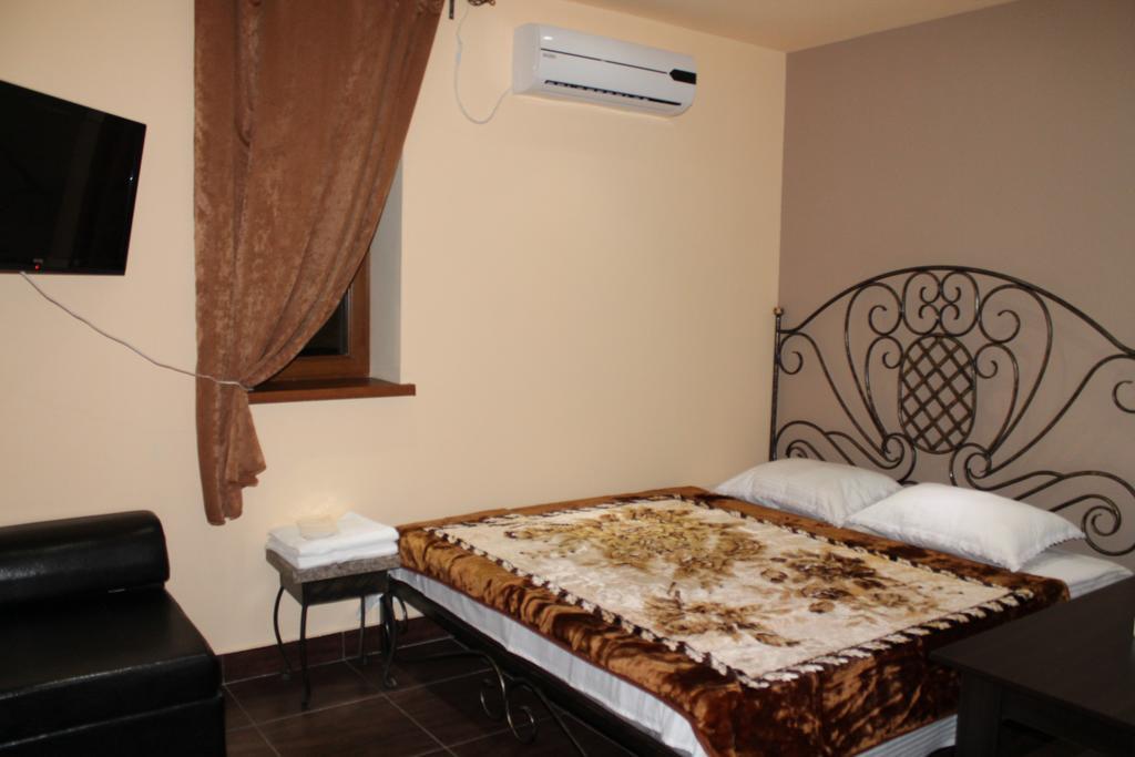 Princ Plaza Hotel Jereván Szoba fotó