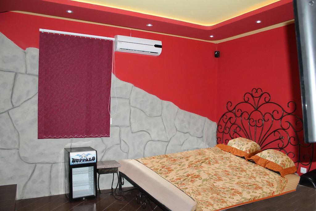 Princ Plaza Hotel Jereván Szoba fotó