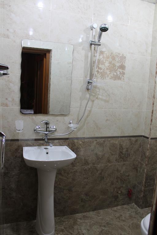 Princ Plaza Hotel Jereván Szoba fotó