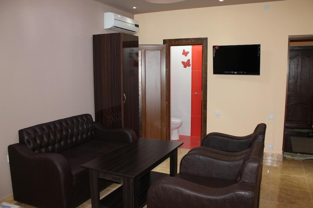 Princ Plaza Hotel Jereván Szoba fotó