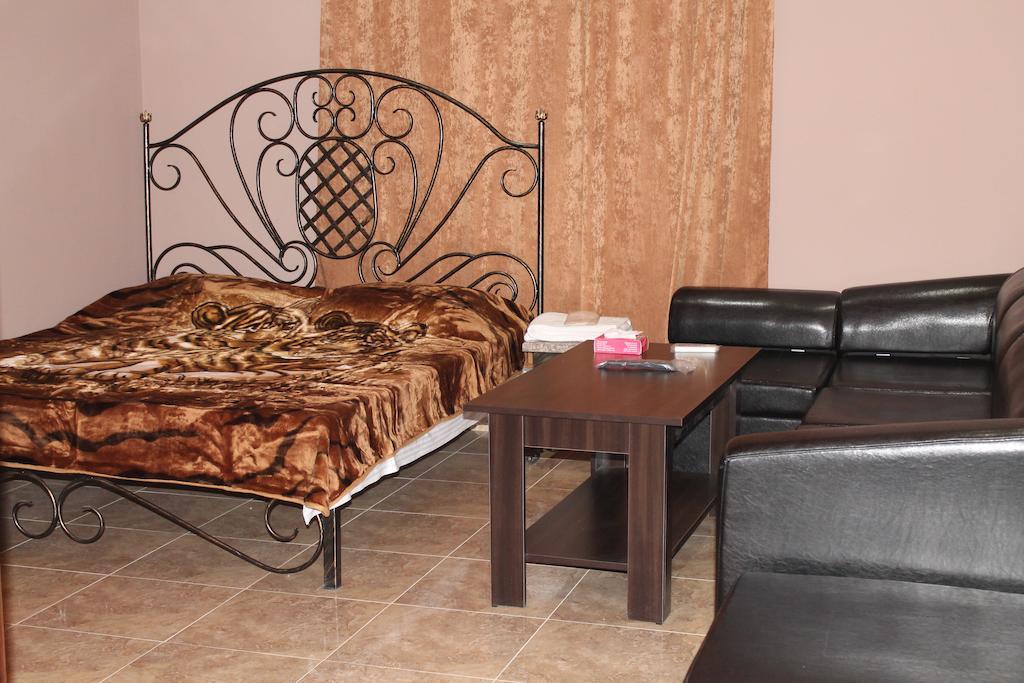 Princ Plaza Hotel Jereván Szoba fotó