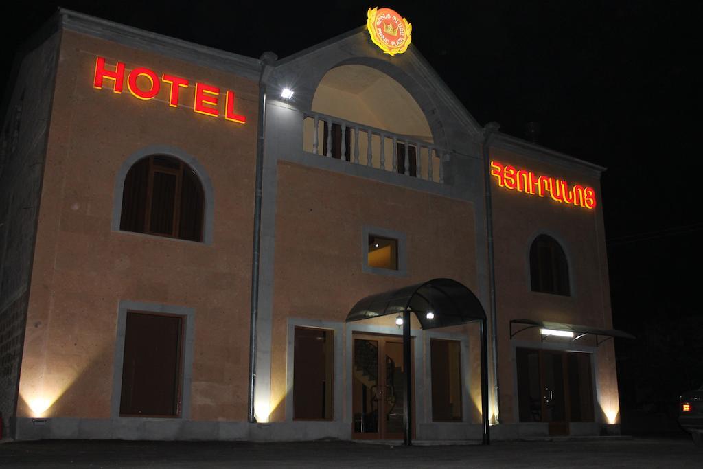 Princ Plaza Hotel Jereván Kültér fotó